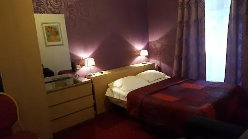 ***  Hotel Media Париж Франция
