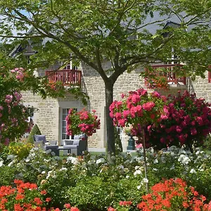 Vakantiehuis De La Motte Jean Saint-Coulomb
